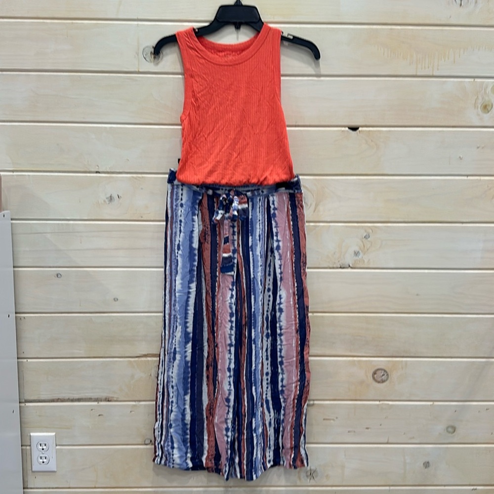 Medium Capri type Pants and Medium Top.